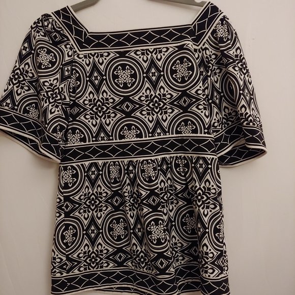 BCBGMaxazria empire waist black and white boho top size small - Picture 5 of 9